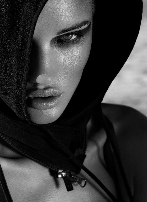 rosie-huntington-whiteley-by-james-meakin-for-exit-magazine-13