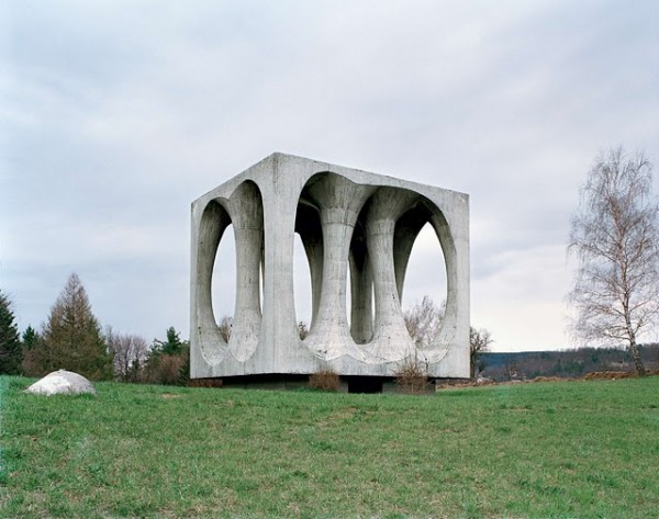 http://trendland.net/wp-content/uploads/2011/04/spomenik-yugoslavian-monuments-7-600x473.jpg